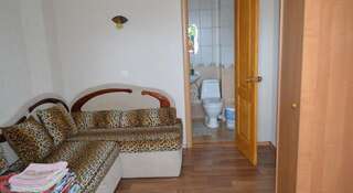 Гостиница Guest house Victoriya Mishorskaya Кореиз Двухместный номер с 1 кроватью и собственной ванной комнатой-1